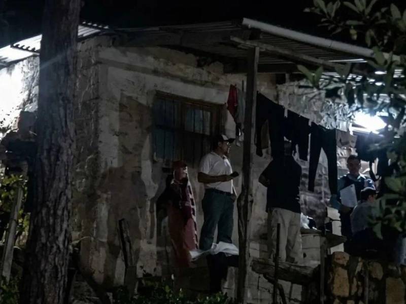 Investigadores policiales llegaron al sitio en el que ocurrió el ataque, aunque no han dado un informe aún.