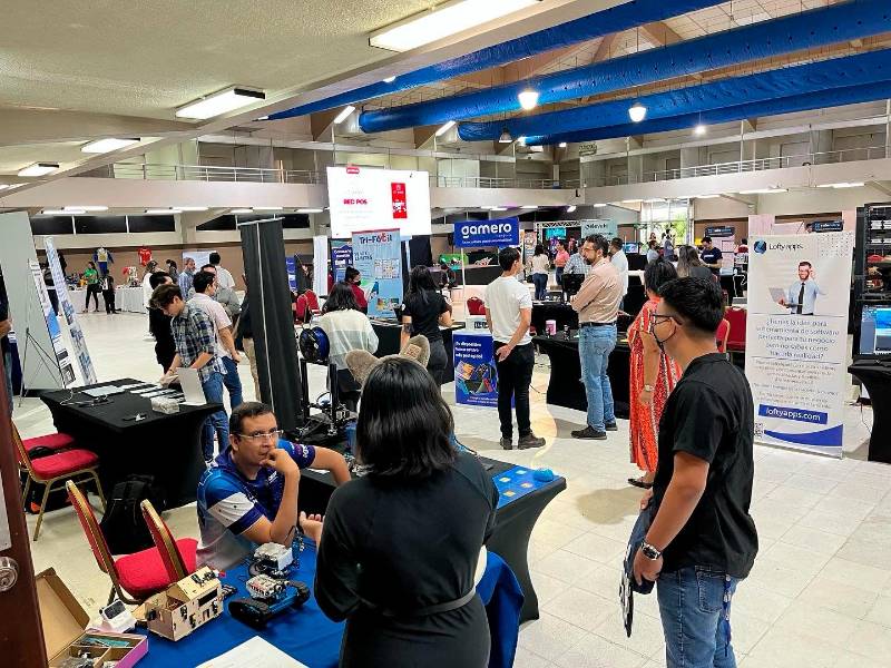 <b><span class=mln_uppercase_mln>Evento.</span></b> En la primera edición participaron 60 emprendedores.