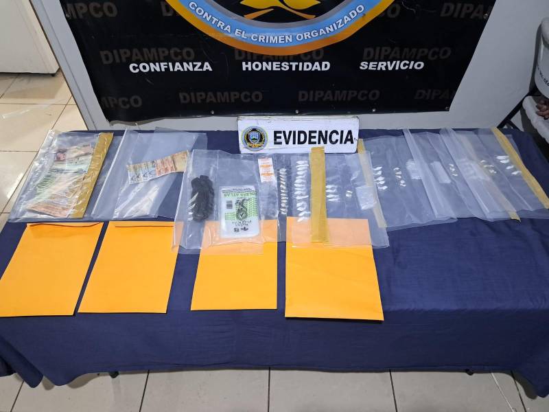 Evidencia decomisada a los cuatro hombres en Santa Rosa de Copán.