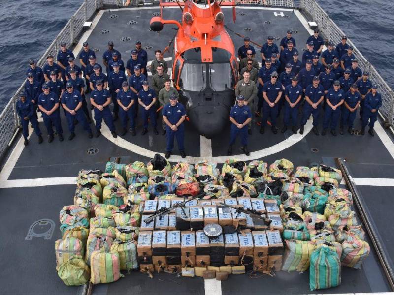 La Guardia Costera de Estados Unidos se incautó de unos 2,417 kilos (5,325 libras) de “narcóticos ilegales”.