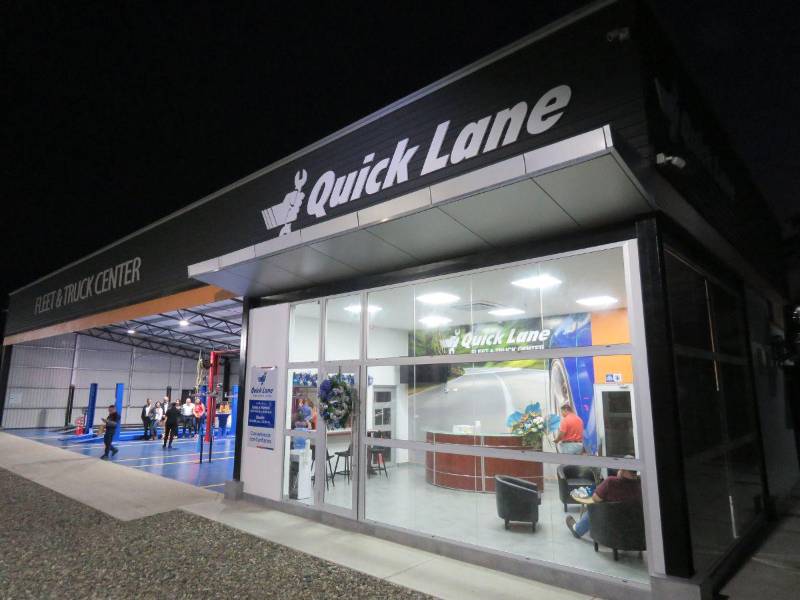 Quick Lane Fleet &amp; Truck Center se encuentra en Barrio La Guardia, entre 20 y 21 calle, Avenida New Orleans.