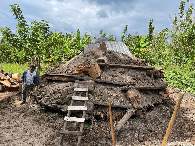 En el lugar las autoridades encontraron una hogera para extraer el carbón. Esta práctica es nueva en la ciudad, pues es propia de las montañas donde no hay vigilancia de las autoridades.