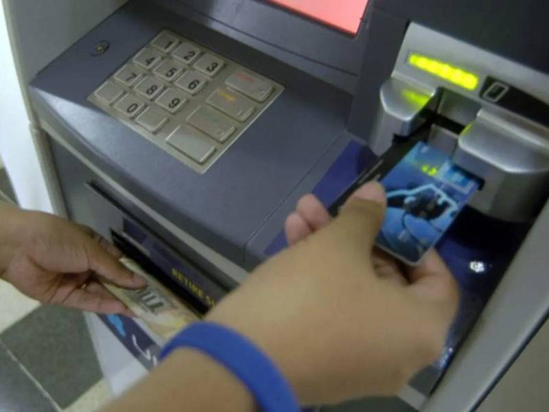 Los servicios electrónicos —incluidos cajeros automáticos (ATM), transferencias electrónicas (ACH) y transacciones con tarjetas de débito y crédito— operarán con normalidad.