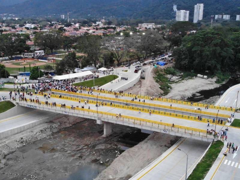 El nombre del puente fue elegido en honor a Linda Coello.