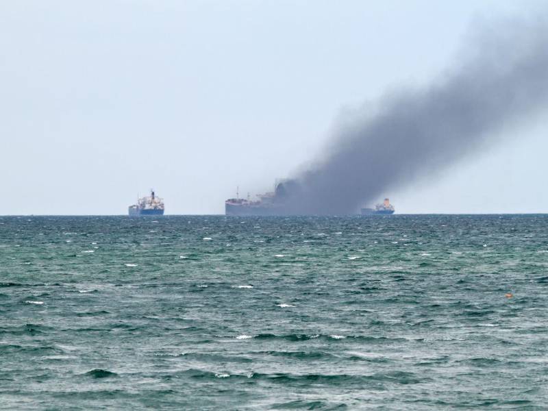 Un velero chocó contra una barcaza muy cerca del puerto de Miami.