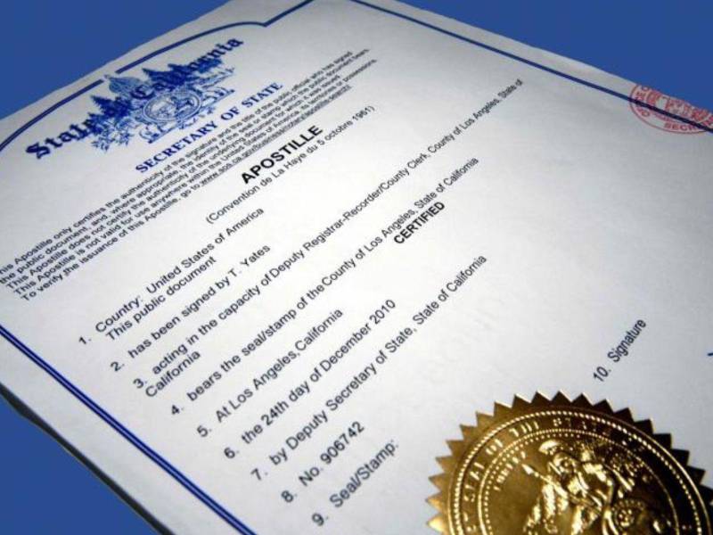 La Apostilla legaliza un documento público o judicial para que tenga validez en el extranjero.