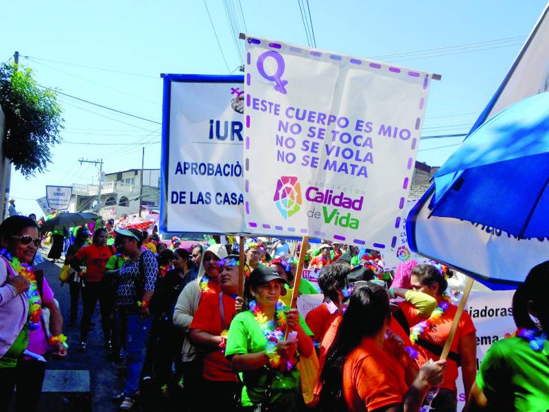<b>Mujeres protestan contra el maltrato y la violencia.</b>