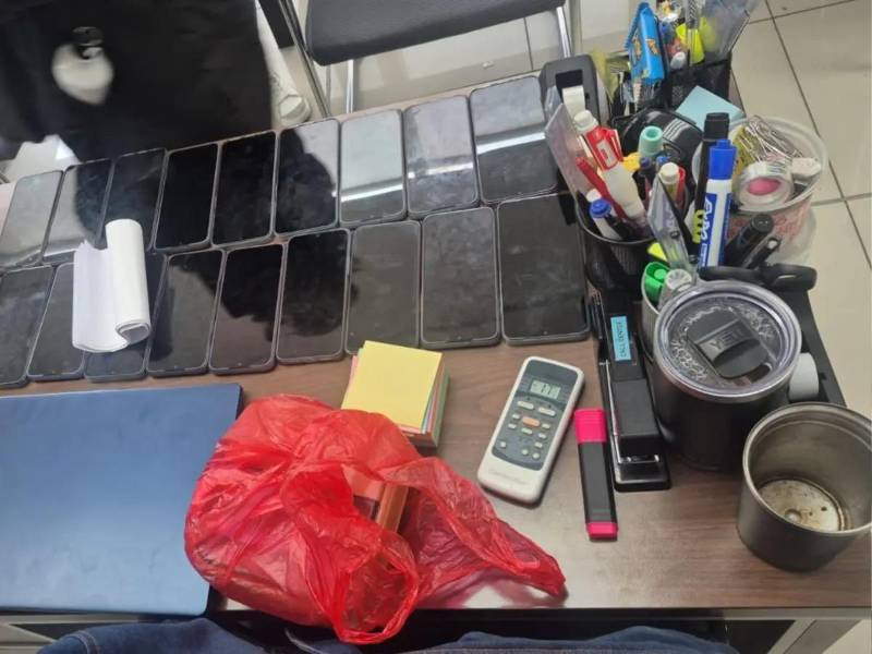 Como si se tratara de un call center, la clínica Nueva Med, establecimiento que ofrece sueroterapias en la capital, operaba una robusta infraestructura tecnológica para sostener la red de estafas denunciada por LA PRENSA Premium y El Heraldo Plus.