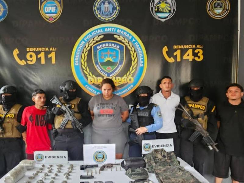 Se les decomisó droga, indumentaria militar, armas de fuego y celulares.
