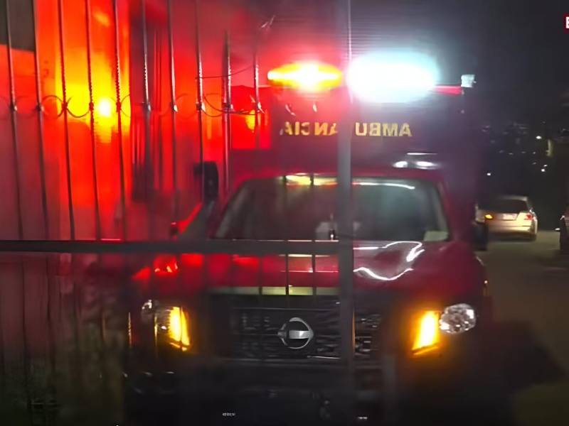 El Cuerpo de Bomberos acudió al lugar del accidente; sin embargo, el hombre ya no presentaba signos vitales. Después, Medicina Forense realizó el levantamiento del cuerpo.