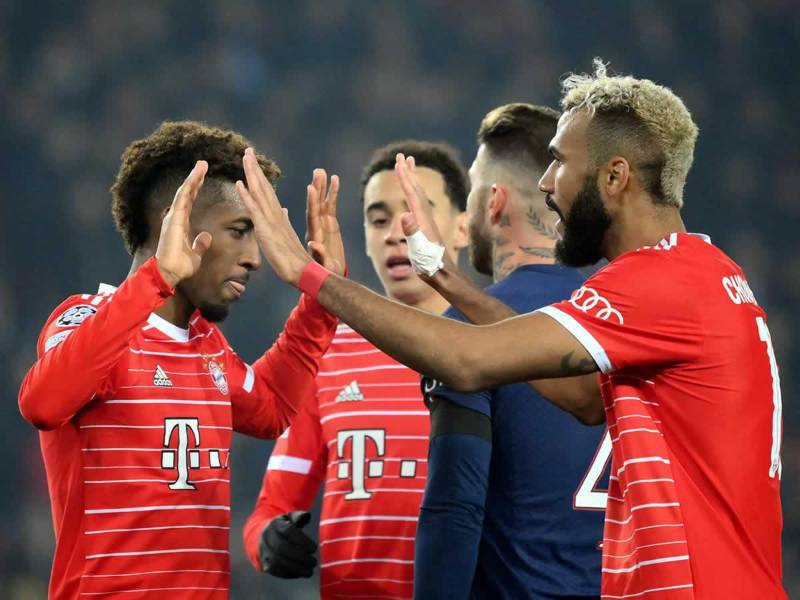 Kingsley Coman celebra su gol con Eric Maxim Choupo-Moting.