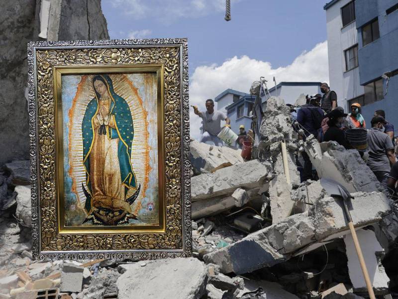 En medio del dolor y la devastación causados por el reciente terremoto de magnitud 7.4 que sacudió a Colombia la mañana del lunes 10 agosto, una imagen se ha vuelto viral en las redes sociales, conmoviendo a miles y ofreciendo un destello de luz en un momento de oscuridad.