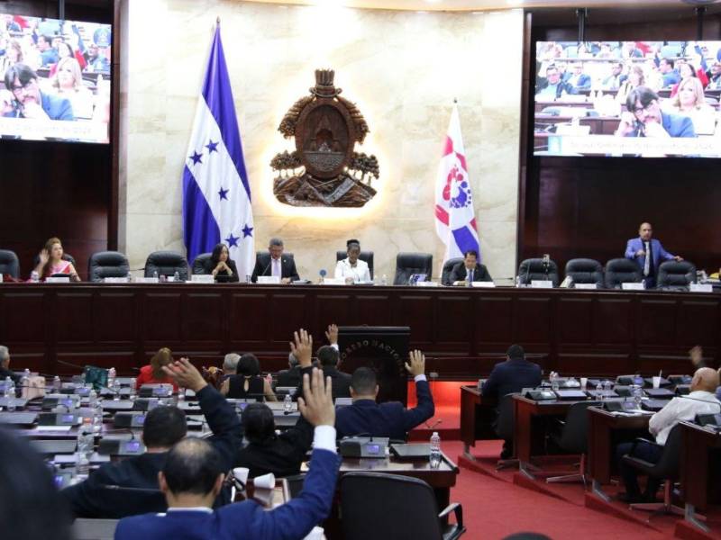 Reforma eléctrica entra en etapa clave ante postura de diputados del Partido Liberal.