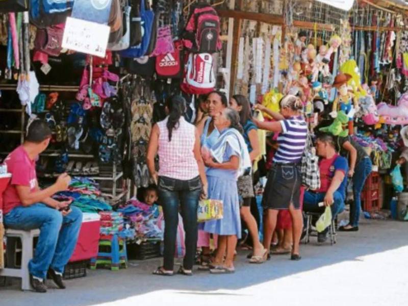 Los comercios contiuaron sus operaciones con normalidad este lunes luego de una larga jornada electoral en el país.