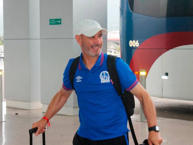 Eduardo Espinel en la conferencia de prensa luego de la clasificación de Olimpia a cuartos de final de la Copa Centroamericana.