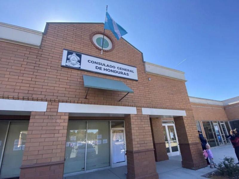 Diez embajadores y cónsules hondureños no tienen título universitario