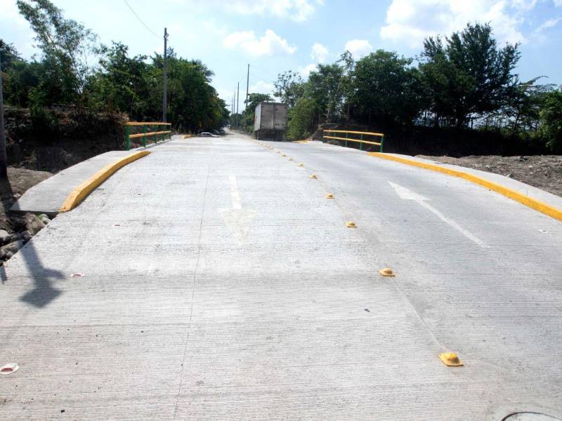 El nuevo puente de Jucutuma ya está habilitado y beneficiará a más de 2,500 familias, además de servir como vía alterna para aliviar el tráfico en la zona.