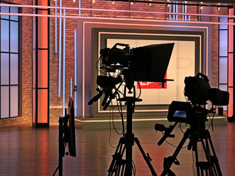 Nuevo escándalo golpea al periodismo colombiano tras denuncias de acoso sexual que derivaron la salida de dos figuras de Caracol Televisión.