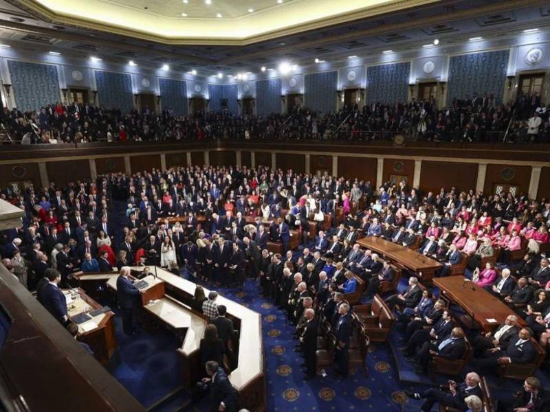 Los senadores pidieron además una revisión de los protocolos de ICE y que las autoridades proporcionen información más detallada sobre los incidentes.