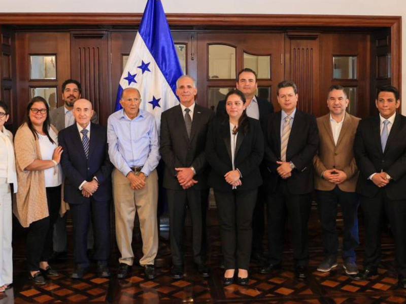 El plan incluye el fortalecimiento de la regulación sanitaria, la ampliación de la disponibilidad de medicamentos y la mejora de las condiciones de comercialización.