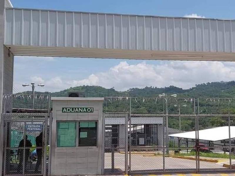Fachada de entrada a la cárcel de máxima seguridad “El Pozo”