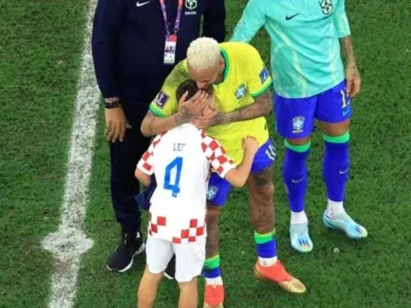Video: Hijo de Iván Perisic consuela a Neymar