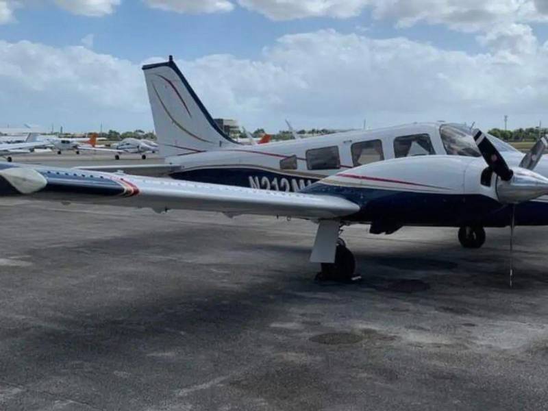 Equipos de emergencia e investigadores trabajan tras el hallazgo de los restos de la avioneta desaparecida a unos 20 kilómetros de la isla Andros, en las Bahamas.