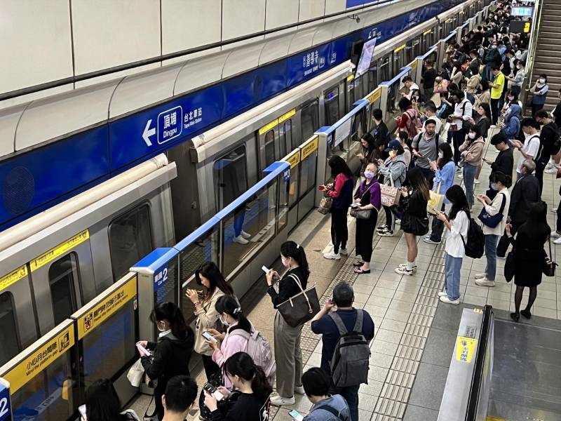 Transporte en Taiwan se detuvo temporalmente tras un terremoto de magnitud 7,4.