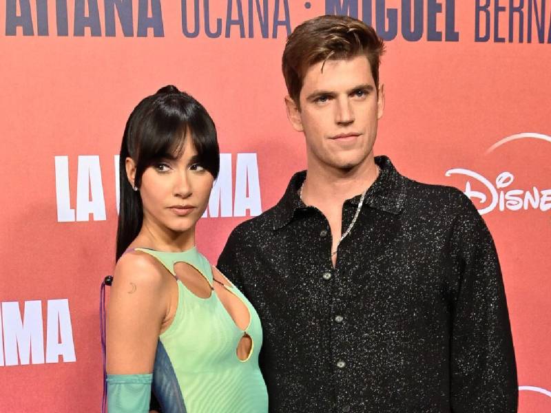 Aitana Ocaña y Miguel Bernardeau en el estreno de “La última” de Disney+.