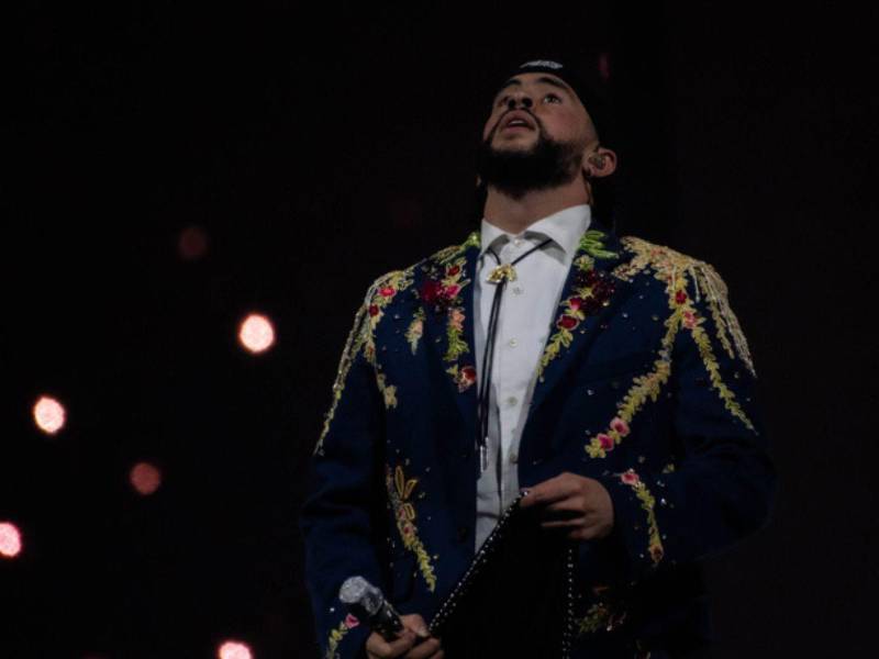 Imagen de archivo de Bad Bunny durante un concierto.