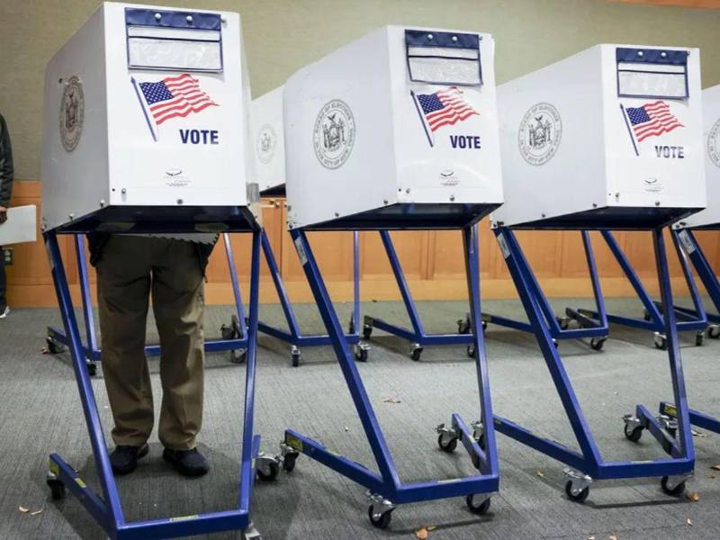El voto latino podría ser decisivo en la reñida contienda por el Distrito 8 de Colorado, donde Gabe Evans y Manny Rutinel se disputan un escaño en la Cámara de Representantes.