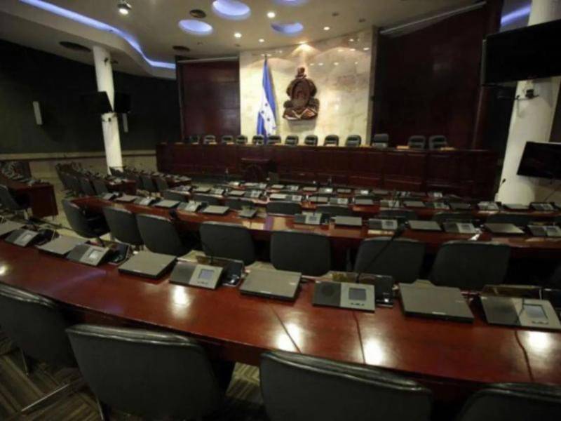 La convocatoria de los nuevos y reelectos diputados fue programada desde las 9:00 am.