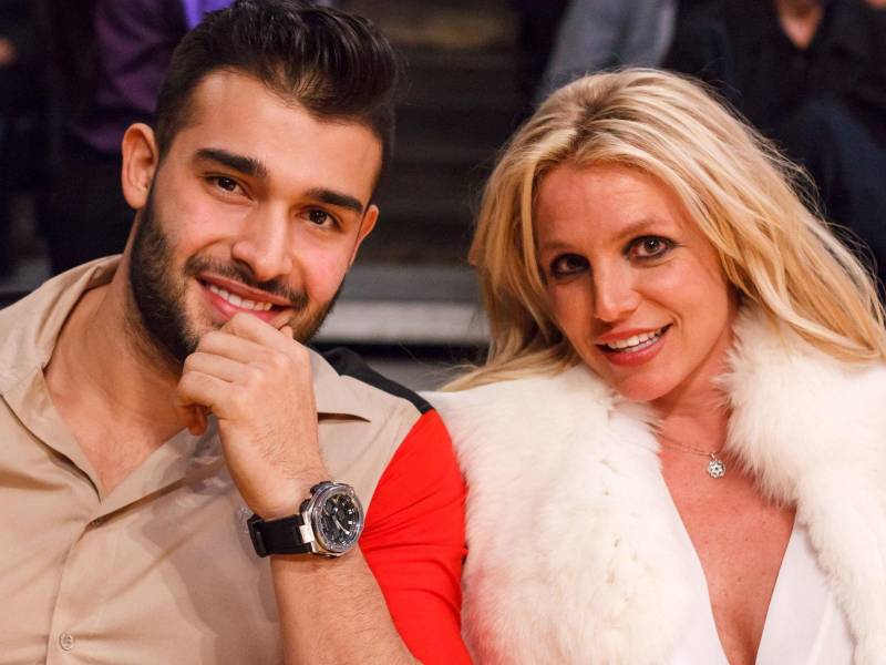 El esposo de Britney Spears Sam Asghari abordó las especulaciones de que ‘controla’ a su esposa Britney Spears.