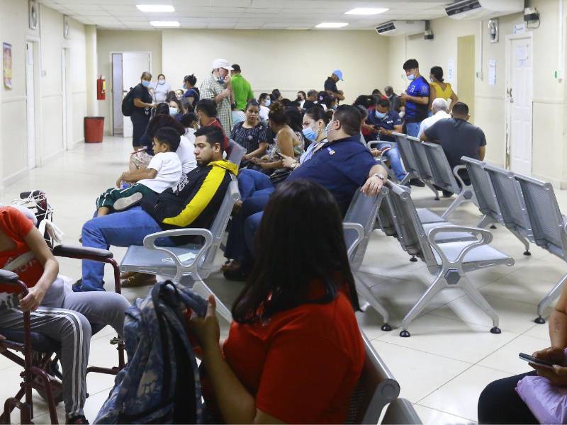 Ayer lunes, los pacientes acudieron en busca de medicamentos y citas médicas, pero una falla en el sistema lo impidió. Según las autoridades, la interrupción duró 50 minutos.