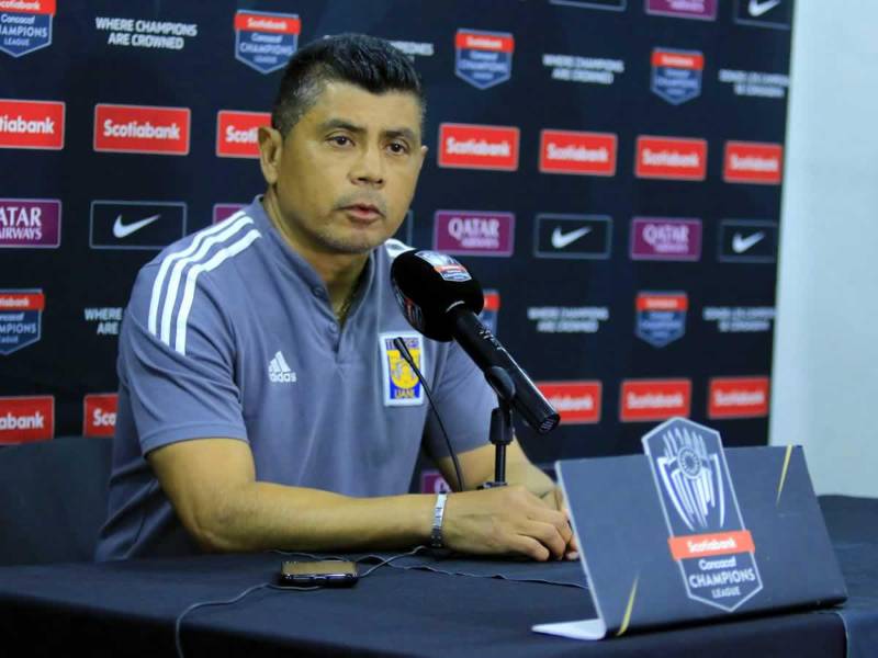 Marco Antonio ‘Chima’ Ruiz, entrenador de Tigres, en la conferencia de prensa en el estadio Olímpico.