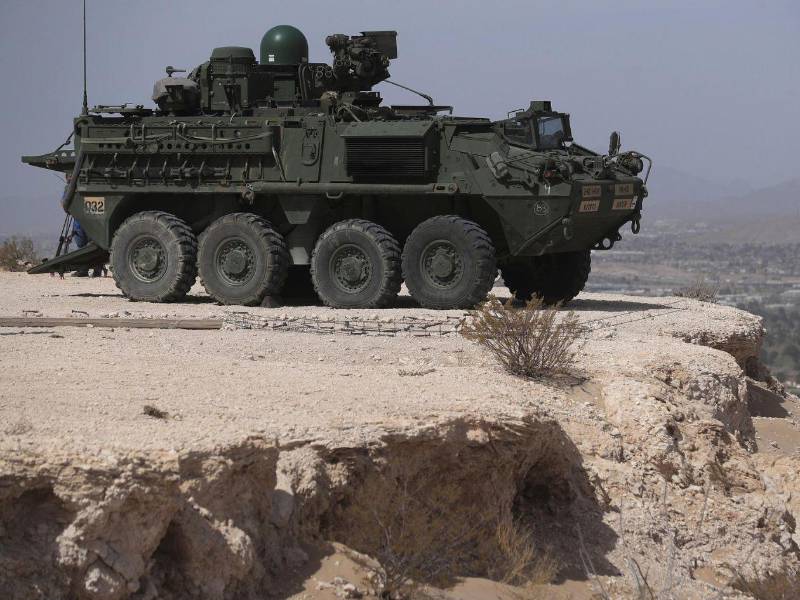 Fotografía de archivo, tomada el 30 de marzo de 2025, de un vehículo blindado 'Stryker' del Ejército de Estados Unidos, en la frontera con Ciudad Juárez (Chihuahua, México).