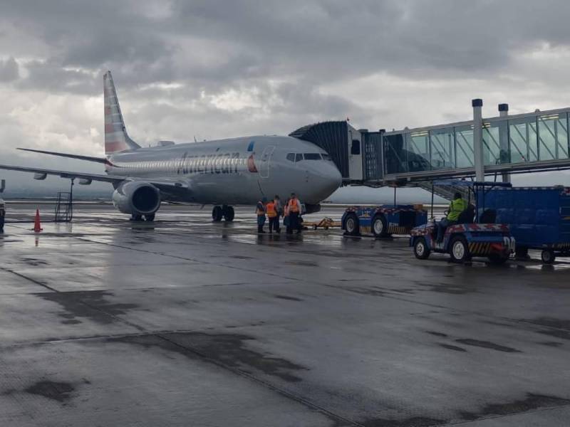 El vuelo recibido fue el<b> AAL1751 de American Airlines</b>