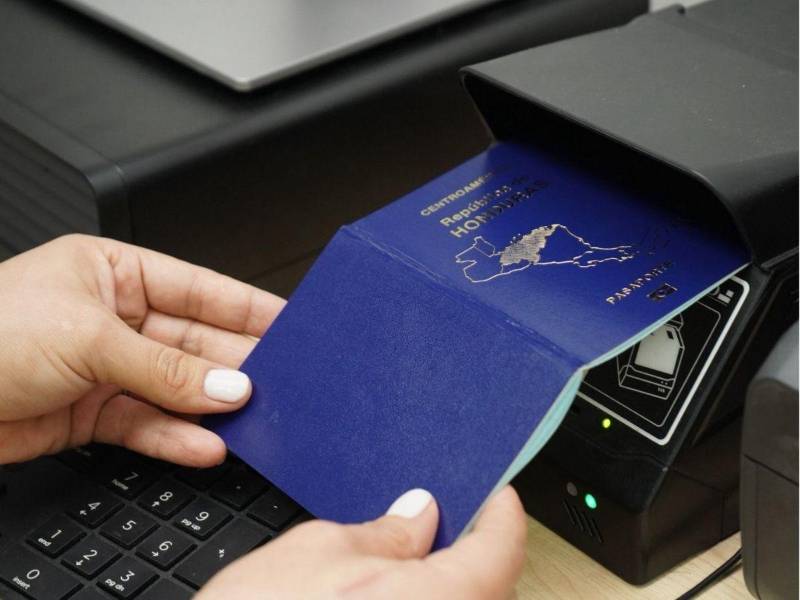Más de 300,000 pasaportes emite el Instituto Nacional de Migración al año a nivel nacional.