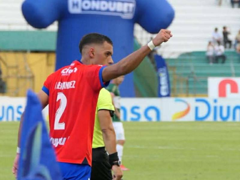 El defensor Emanuel Hernández celebrando el tanto del empate parcial de Olimpia ante Marathón.