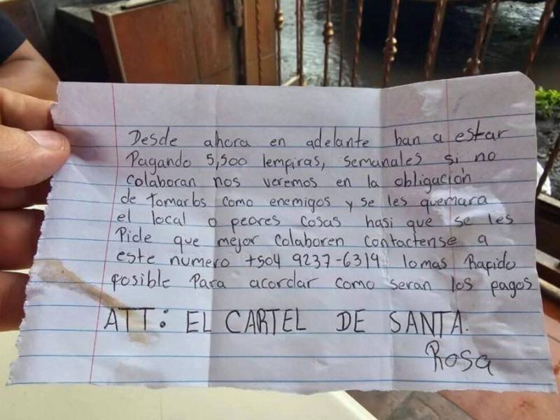 Una de las notas extorsivas decomisadas por las autoridades.