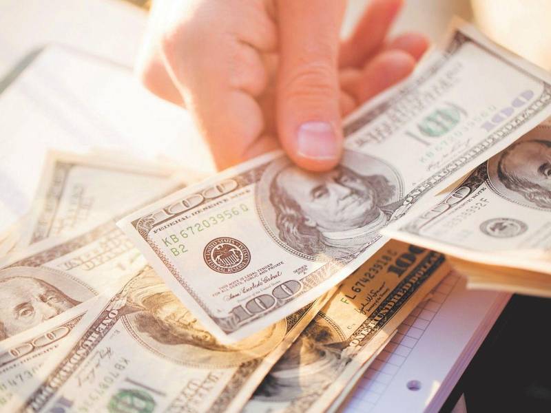 El lempira podría cerrar 2026 con un tipo de cambio superior a los 27.15 o 27.30 lempiras por dólar, según proyecciones de economistas.
