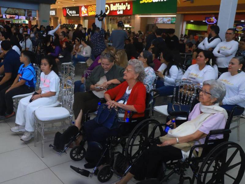 Familias sampedranas disfrutaron del encendido navideño junto a Pepsi.