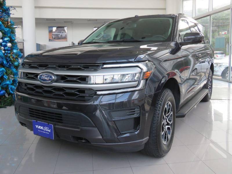 Ford Expedition XLT.