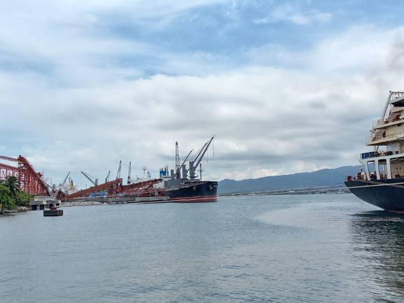 La terminal de graneles de Puerto Cortés se ha quedado insuficiente para almacenar las grandes cantidades de materias primas que recibe a diario.