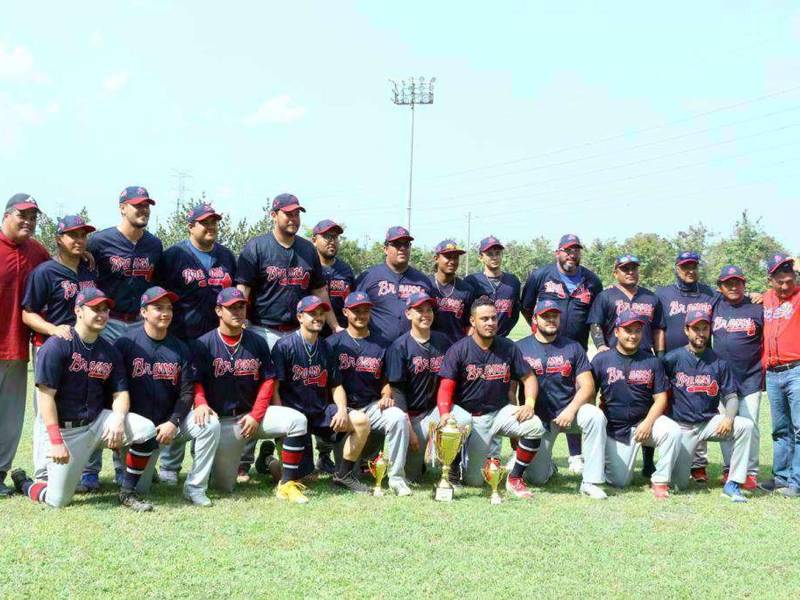 El campeón Bravos de Tegucigalpa llegó a San Pedro Sula para convertirse en el nuevo monarca del deporte de la pelota chica de Honduras.