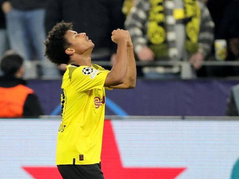 Adeyemi, de veinte años ha entrado en la lista de deseos del Real Madrid.