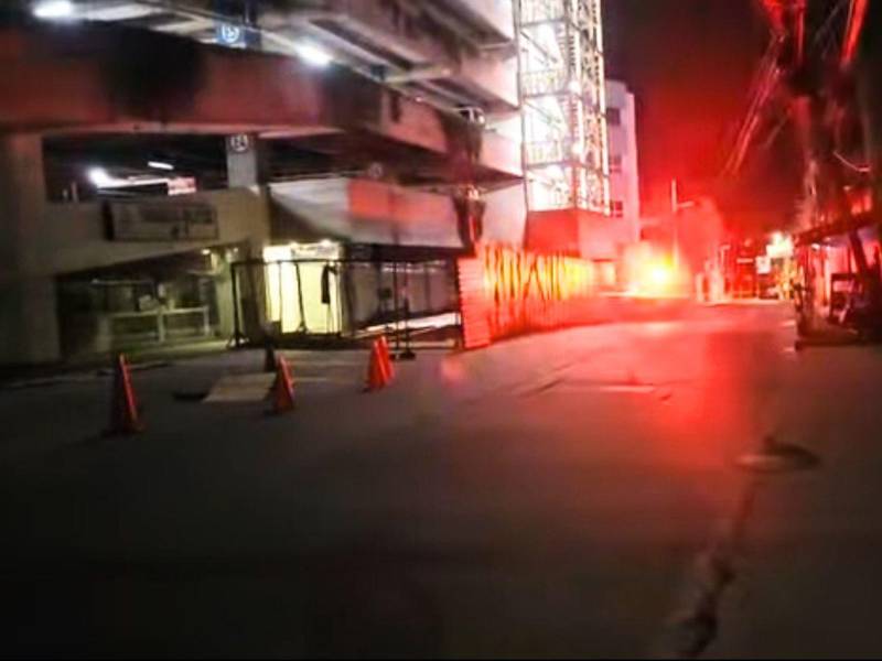 El joven se habría tomado una “selfie” en la terraza momentos antes de caer, según testigos.