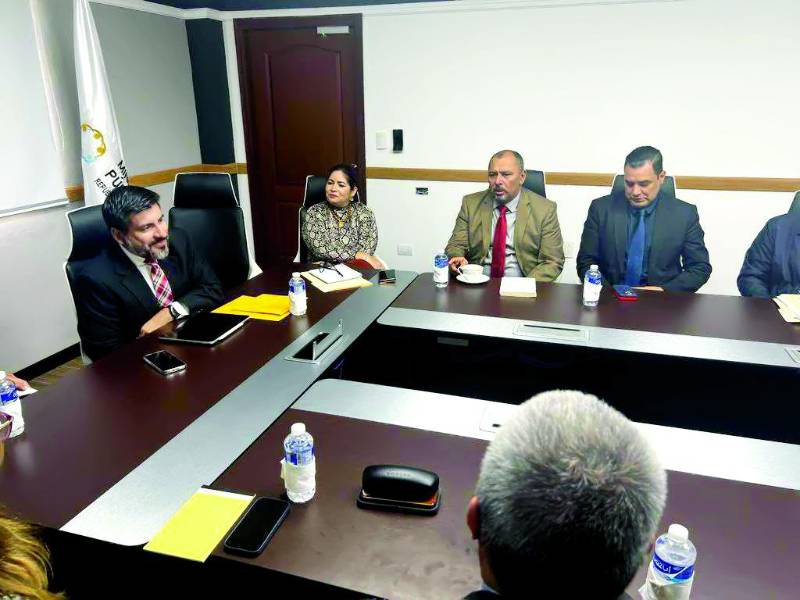 El fiscal general interino se reunió con fiscalías y agencias en el marco de las coordinaciones que comenzarán bajo la nueva administración. Fotos cortesía.