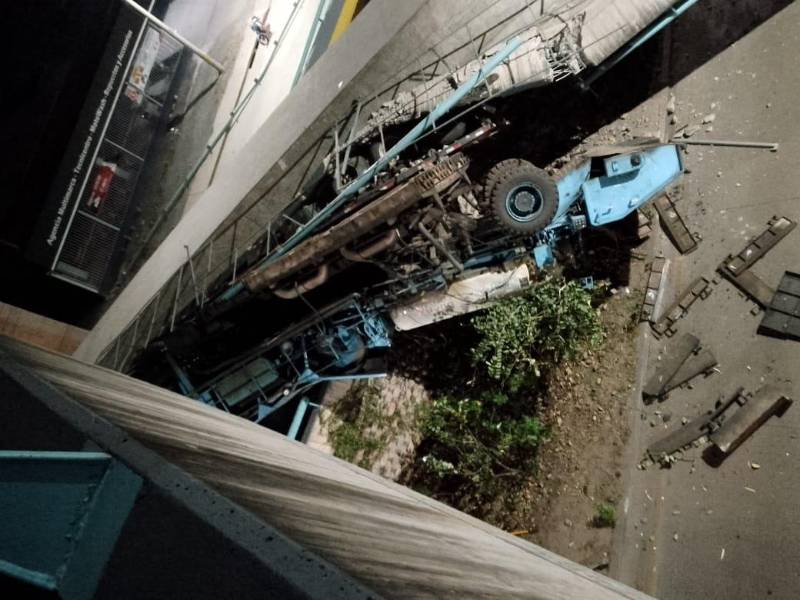 El conductor de esta máquina fue trasladado a un centro asistencial.