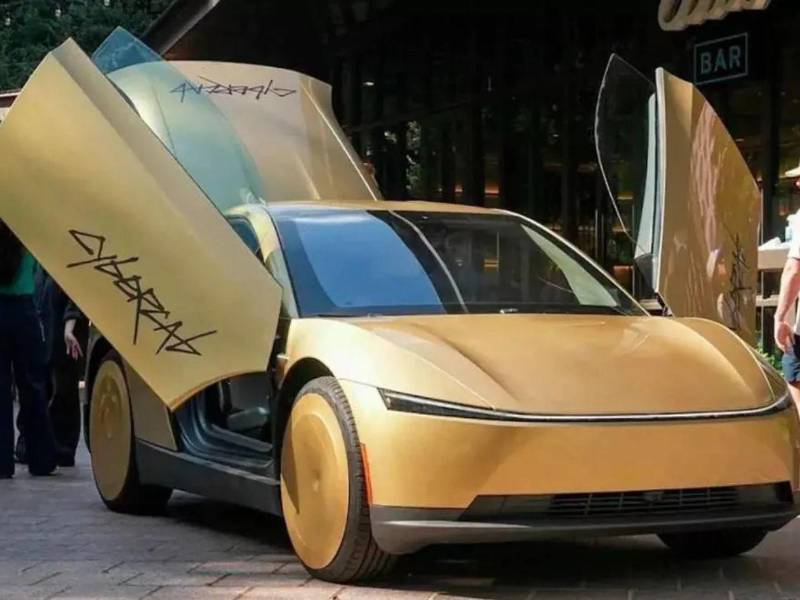 El Cybercab pesa 3.113 libras (unos 1.412 kilogramos), utiliza una batería de iones de litio y cuenta con un motor eléctrico de 219 caballos de potencia y tracción delantera